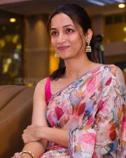 Effervescent Actress Srinidhi Shetty in a White watercolor floral print organza saree with scalloped blue border and hot pink sleeveless blouse Photos 09 Effervescent Actress Srinidhi Shetty in a White watercolor floral print organza saree with scalloped blue border and hot pink sleeveless blouse Photos 09