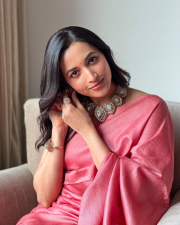 Elegant Actress Srinidhi Shetty in a Pink Silk Saree Photos 01 Elegant Actress Srinidhi Shetty in a Pink Silk Saree Photos 01