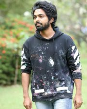 Selfie Movie Pictures 02