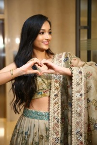 Srinidhi Shetty at KGF Chapter 2 Press Meet Pictures 01