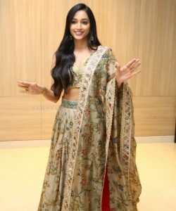 Srinidhi Shetty at KGF Chapter 2 Press Meet Pictures 12