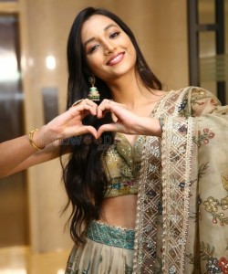 Srinidhi Shetty at KGF Chapter 2 Press Meet Pictures 22
