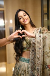 Srinidhi Shetty at KGF Chapter 2 Press Meet Pictures 22