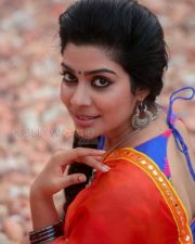 Thittam Poattu Thirudura Kootam Heroine Satna Titus Pictures 04
