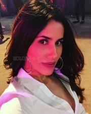 Actress Sonnalli Seygall Photos 08