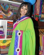 Madhavi Latha Saree Photos 04