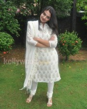 Nee Naan Mattum Heroine Nikitha Narayan Photos 16