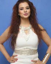 Sexy Actress Saloni New Pictures 38