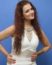 Sexy Actress Saloni New Pictures 47