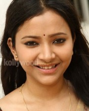 Swetha Basu Prasad Chandamama Movie Heroine Stills 08