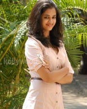 Telugu Actress Nandhitha Pictures 13