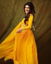 Aadikeshava Heroine Sreeleela Stunning in Yellow Dress Photos 01