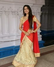 Actress Eshanya Maheshwari At Ammayi Nachindi Movie Opening Photos 20