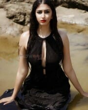 Actress Eshanya Maheswari Sexy Hot Photos 13