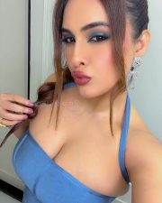 Alluring Neha Malik Cleavage in a blue strapless dress Photos 12