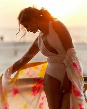 Beautiful and Sexy Jennifer Winget Pictures 04