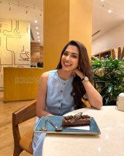 Charming Actress Eshanya Maheshwari in a Light Blue Sleeveless Button Dress Photos 02 Charming Actress Eshanya Maheshwari in a Light Blue Sleeveless Button Dress Photos 02