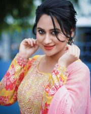 Classy Miya George Photos 02