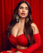 Desirable Model Neha Malik Busty Cleavage in an Off Shoulder Long Sleeved Ruched Red Crop Top and Red Mini Skirt Photos 07