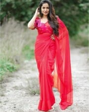 Enna Solla Pogirai Actress Teju Ashwini Photoshoot Pictures 01