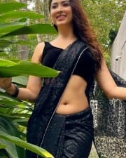 Eshanya Maheshwari Hot Navel in Black Saree Photos 01