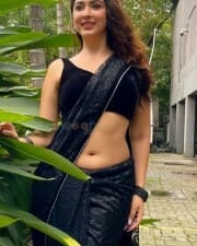 Eshanya Maheshwari Hot Navel in Black Saree Photos 03