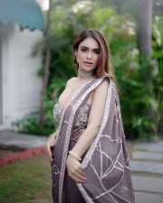 Seductive Bhojpuri Actress Neha Malik in an Off Shoulder Saree Pictures 02