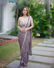 Seductive Bhojpuri Actress Neha Malik in an Off Shoulder Saree Pictures 05