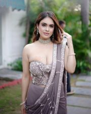 Seductive Bhojpuri Actress Neha Malik in an Off Shoulder Saree Pictures 06