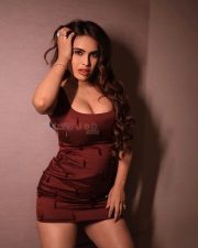Sensual Neha Malik Cleavage in a maroon mini dress Photos 04