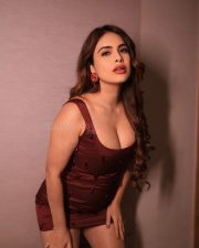 Sensual Neha Malik Cleavage in a maroon mini dress Photos 10