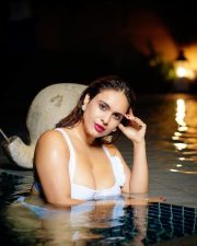 Sensuous Neha Malik Busty Cleavage in a White Strapless Swimsuit Bikini Photos 03