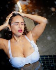 Sensuous Neha Malik Busty Cleavage in a White Strapless Swimsuit Bikini Photos 10