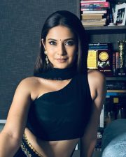 Sexy Jennifer Winget in a Black Lehenga Photos 01