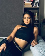 Sexy Jennifer Winget in a Black Lehenga Photos 02