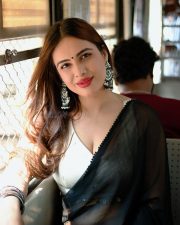 Sexy Neha Malik in a Black Saree and White Blouse in a Train Photos 01
