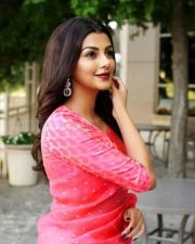 Vanjagar Ulagam Heroine Anisha Ambrose Photos 01