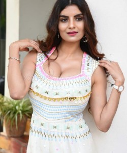 Actress Anveshi Jain At Commitment Movie Trailer Launch Pictures 40