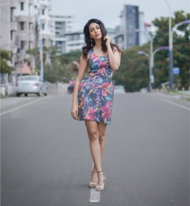 Actress Gayatri Iyer New Photoshoot Pictures 03