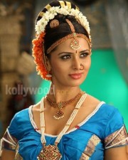Actress Meenakshi Dixit Sexy Traditional Photos 12
