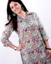 Actress Nadhiya Pictures 04