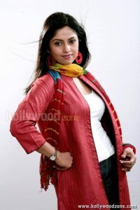 Actress Nadhiya Pictures 09