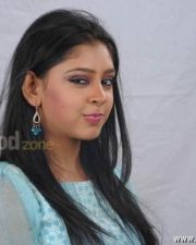 Actress Neethi Taylor Photos 13