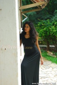 Actress Nidhi Subbaiah Sexy Pictures 20