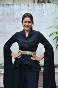 Actress Sakshi Vaidya at Agent Movie Teaser Launch Pictures 22