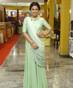 Actress Siddhi Idnani At Silk India Expo Inauguration At Secunderabad Photos 03
