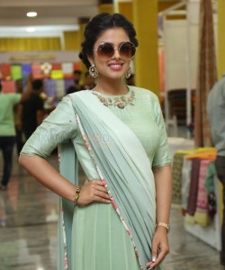 Actress Siddhi Idnani At Silk India Expo Inauguration At Secunderabad Photos 09