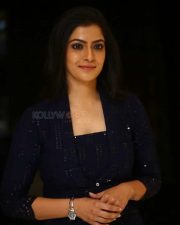 Actress Varalaxmi Sarathkumar at Yashoda Movie Success Meet Stills 02