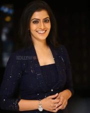 Actress Varalaxmi Sarathkumar at Yashoda Movie Success Meet Stills 05