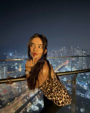 Alluring Actress Anushka Sen in a Leopard Print Backless Corset Top And Black Jeans Photos 05